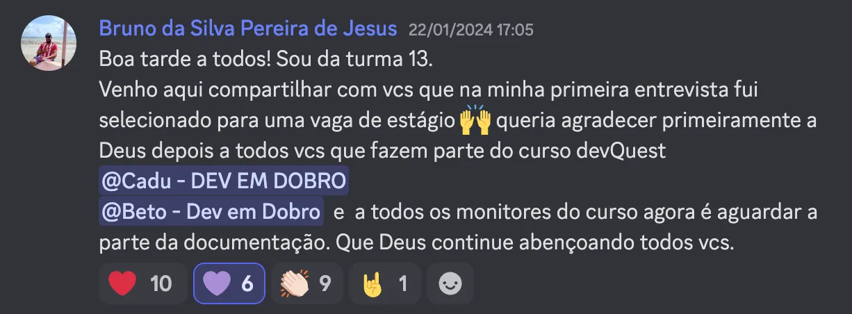 Print do depoimento 13 de aluno Dev em Dobro anunciando a primeira vaga