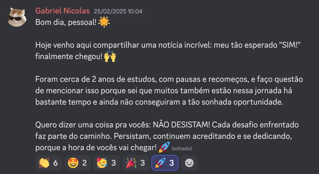 Print do depoimento 30 de aluno Dev em Dobro anunciando a primeira vaga